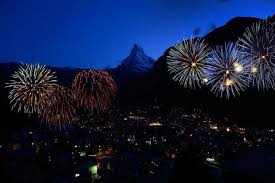 Eine darstellung der gesamten pyrotechnik. Nationalfeiertag Das Grosse Fest In Zermatt
