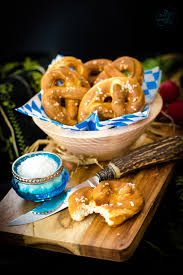 Bayerische Kloane Brezn Mini Brezen Joyful Food Rezept Brezen Bayrische Rezepte Oktoberfest Deko Ideen