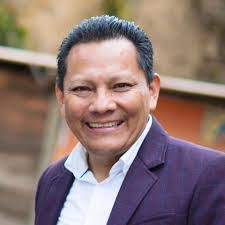 Armando Castillo's Instagram, Twitter & Facebook