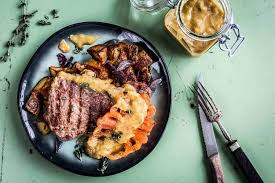 Entrecote Mit Bratkartoffeln Und Rhabarber Chutney Rezept Chutney Bratkartoffeln Lebensmittel Essen