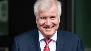 Innenminister seehofer hat sich mit corona infiziert. Keine Postchen Seehofer Will Sich Vollstandig Aus Der Politik Zuruckziehen Politik Nordbayern De