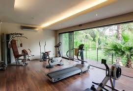 De esta manera, las mancuernas podrán servir para todos los miembros de la familia tan sólo modificando los discos de kilos a las condiciones físicas de cada uno. Montar Un Gimnasio En Casa Consejos Como Se Hace Y Mas