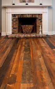 Farmhouse Interior Early American Decor Inside This Vintage Farmhouse Seems Perfect Such As This Wea Heart Pine Flooring Reclaimed Wood Floors Pine Floors