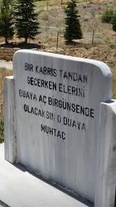 Manileri, beyitleri mezar taşlarınai i̇tina i̇le i̇steğinize uygun şekilde mezar taşlarına yazıyoruz. Komik Mezar Tasi Yazilari Resim Kumesi Kelime