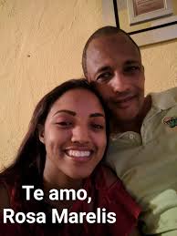 Eres mi mundo, amor! 👉 "Puedes ser solamente una persona para el mundo,  pero para una persona tú eres el mundo". Me encanta esa frase de Gabriel  García Márquez, y a ti?