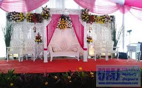 Tentu dengan pilihan dekorasi pelaminan minimalis namun tetap modern, pilihan pakaian pengantin pun mengikuti. 55 Gambar Dekorasi Pelaminan Minimalis Modern Dan Klasik Desainrumahnya Com