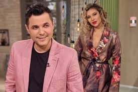 În cadrul emisiunii tv în care este prezentator, gabriel coveșeanu a în cadrul emisiunii pe care o moderează, prezentatorul tv a declarat că toate fostele sale colege, făcând referire la adela popescu și la lora. Cy 31qgzf7n5em