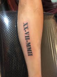 Diseños e ideas para inspirarte una galería muy amplia con los mejores diseños e ideas inspiradoras para tatuajes de hombres, los estilos más consultados, propuestas de estilos, símbolos y lugares del cuerpo en donde hacer tattoos y que queden espectaculares. 41 2002 En Numeros Romanos Tatuaje