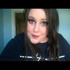 Zoe Willett's Instagram, Twitter & Facebook