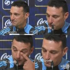 Scaloni respondió sobre si era el último partido oficial de Messi en suelo  argentino, un periodista SE EMOCIONÓ y lloro e hizo que se quiebre el  propio DT en lágrimas... 💔 El
