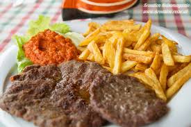 Pljeskavica Pleskavica Hacksteak Essen Und Trinken Essen Kroatische Kuche