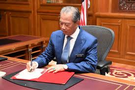 My top bets are tengku razaleigh, anwar, and i am very sorry to have to say this, muhyiddin with a 22% chance each of becoming prime minister. Bulldozing Policies Alone May Not Endear Muhyiddin To The Voters