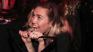 Ini adalah aplikasi yang cocok bagi anda para pecinta lagu dangdut koplo, karena melalui aplikasi ini anda bisa menemukan ratusan lagu dangdut koplo terbaru. Lagu Miley Cyrus Yang Tak Dirilis Bocor Di Youtube