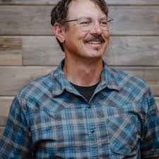 Mandi Elliott's Instagram, Twitter & Facebook