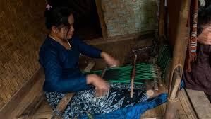 Tahu ppanjang baju dari kain tenun cocok zonasi kami toko pakaian muslim dari model kebaya. Ancaman Bagi Perempuan Adat Di Balik Indah Kain Tenun