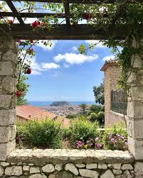 Les Beaux Jours Sont Enfin Arrives Cela Donne Envie De Prendre De La Hauteur Avec Ce Point De Vue Exceptionn Les Beaux Jours Hauteur