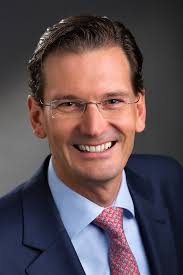 ˈdɔʏtʃə ˈbaŋk aːˈgeː ( listen)) is a german multinational investment bank and financial services company.this was the first nyse listing after interruption due to 11 september attacks. Deutsche Bank Ceo Kees Hoving 04 Jpg Www Koorenphoto Nl