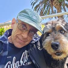 I was trying to capture some reflections from the clouds off the water and  ended up capturing the reflection of me kicking as well which was an added  bonus haha!! 😎☀️⛱️👍👊