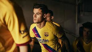 查理兹·塞隆生于南非，外型极为靓丽的她是混血独生女。 父亲是法国人，母亲则是德国人。 8个月之后，这位经纪人帮她在好莱坞找到一份工作。 从此，她开始在好莱坞的学习和演.(展开全部) 查理兹·塞隆生于南非，外型极为靓丽的她是混血独生女。 æ•¬æ‹‰ç'ªè¥¿äºž å·´å¡žéš†æ‹¿2019 20è³½å­£å®¢å ´çƒè¡£ç™¼ä½ˆ æ¯æ—¥é ­æ¢