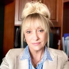 Kerry Ashby's Instagram, Twitter & Facebook