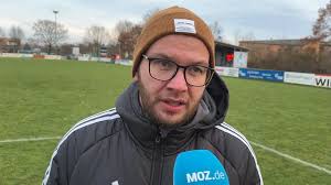 Brandenburgliga: Erfolgreiche Taktik-Kniffe gegen Herbstmeister und  Top-Torjäger