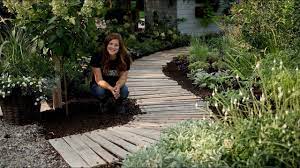 Diy Pallet Walkway Garden Answer Youtube Backyard Walkway Pallet Walkway Pallet Garden