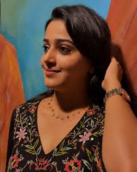 Smile for no reason 😊 The world will be a better place 🫂❤️ Checkout the  beautiful jewellery from @sucha4u #smilemore #happinesscomesfromwithin  #sucha4u #jewellery #neckpiece #earstuds #loveforblack #loveyourself  #samskruthy #samskruthyshenoy ...