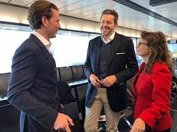 Bundeskanzler sebastian kurz (övp), tourismusministerin elisabeth köstinger (övp) und wirtschaftskammerpräsident harald mahrer haben am donnerstag zum thema „urlaub in österreich informiert. Facebook
