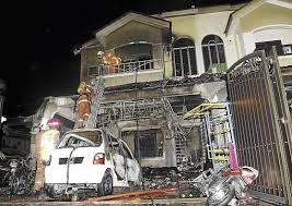 In berita, dato seri vida. Dato Seri Vida Kongsi Kisah Sedih 2 Anak Terkorban Dalam Kebakaran