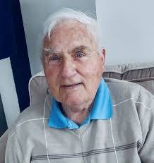 Arnold Maxwell's Instagram, Twitter & Facebook