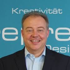 Frank Schewe's Instagram, Twitter & Facebook