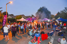 Hy gesels oor sy splinternuwe. Video Six Things You Need To Know About The Scenic Drive Straatbraai
