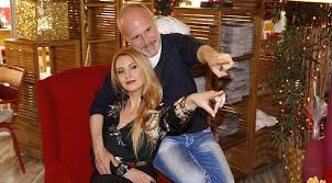 Buradan ayrıldıktan sonra ercan saatçi ile beraber ikili müzik grubu ufuk. Ufuk Yildirim Ve Pelin Elitez Sessiz Sedasiz Bosanmis Magazin Haberleri