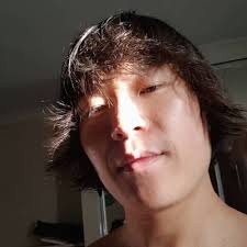 Holle Torrens (@humaningaround)