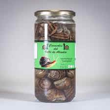 Los caracoles pasan gran parte de su vida dentro de la concha, protegidos por una película de su famosa baba que se seca al contacto con el aire y se diego y yo solemos hacerlo cuando vemos que hay caracoles por algún camino de parque o jardín (por ejemplo después de llover) y queremos. Caracoles Bover Al Natural Pack 2 Botes 720g Caracoles Del Valle De Alcudia
