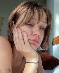 Today I turn 45, I have no cake or family, only some bread, but I would be  happy if you wished me happiness. 🎂🎂🎂