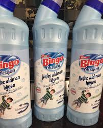 Çamaşır suyunu biraz su ile inceltin ve bu karışı derzlere dökün, ardından da diş fırçasıyla ovun. Temizlik Fikirleri Panosundaki Pin