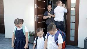 Minister edukacji podtrzymał swoje poprzednie stanowisko dotyczące nowego terminu powrotu do szkół. Kiedy Dzieci Wracaja Do Szkoly Youtube