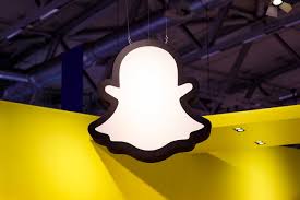 ‎snapchat is a fast and fun way to share the moment with your friends and family snap • snapchat opens right to the camera — just tap to take a photo, or press and hold for video. Snapchat Mit Spotlight Macht Die App Tiktok Konkurrenz