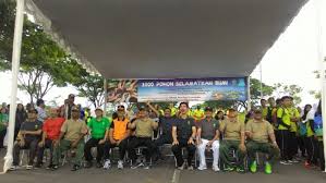 Air di waduk saguling, kabupaten bandung barat, mulai surut. Sejenak Tinggalkan Kampus Dan Bersama 400 Partisipan Sr Theresina Cb Tanam 1 000 Pohon Di Lereng Saguling 1 Sesawi Net