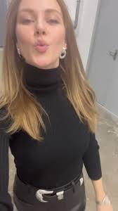 Вайбовая девушка для замечательного настроения