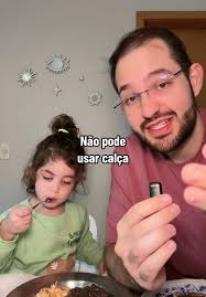 Tentando gravar um vídeo sério sobre a cultura cigana com a minha filha