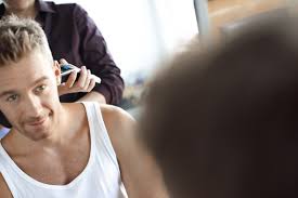 Le sabot 3d avec suivi des contours garantit un confort remarquable tandis que le sabot d'effilage permet de réaliser des coupes. Rasoir Hairclipper Series 9000 Hc9450 20 Philips