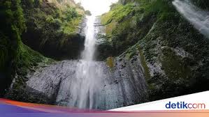 Kita bisa masuk ke taman ini, cukup dengan bayar rp 1000 saja. 10 Wisata Di Probolinggo Yang Eksotis Dan Bikin Penasaran