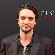 Lost's Henry Ian Cusick, My Boys' Kyle Howard Land Pilot Leads