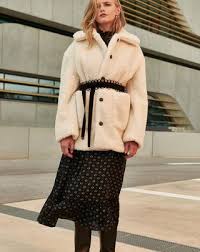 Manteau homme grande taille court (avec ou sans capuche), son col est large et les poches situées sur les hanches comportent généralement un rabat. Manteau Hiver 2020 2021 Les Plus Beaux Modeles De L 039 Hiver