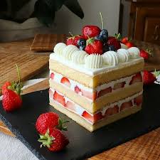 35 Best Cake Decorating Ideas With Fruit Fabulous Flavours And Easy In 2020 Fresh Fruit Cake Easy Cake Decorating Cake Decorating
