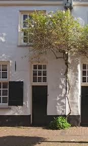 Exemple sur parpaing brut il sera toujours recommandé de venir appliquer un enduit mortier avant de peindre à l'aide d'une peinture façade. Peinture Facade Types De Peinture Realisations Et Prix Par M2