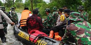Banjir di wilayah kabupaten dan kota kalimantan selatan belum bisa ditangani karena curah hujan tinggi terjadi dan debit air bencana banjir di kalimantan selatan, kini berstatus tanggap darurat. Banjir Kalimantan Selatan 15 Orang Meninggal Dunia Merdeka Com
