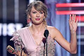 Vous l'aimerez toujours, comme elle le chantait si bien. Taylor Swift Zieht Mit Whitney Houston Gleich News Orf At